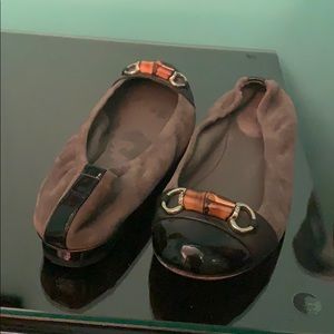 Gucci bamboo suede patent flats 40